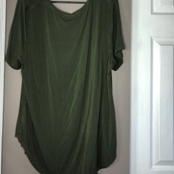 Basic Tee's - Picture 2 of 2